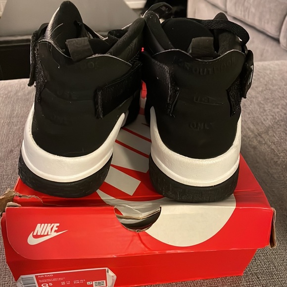 Nike - Picture 3 of 4